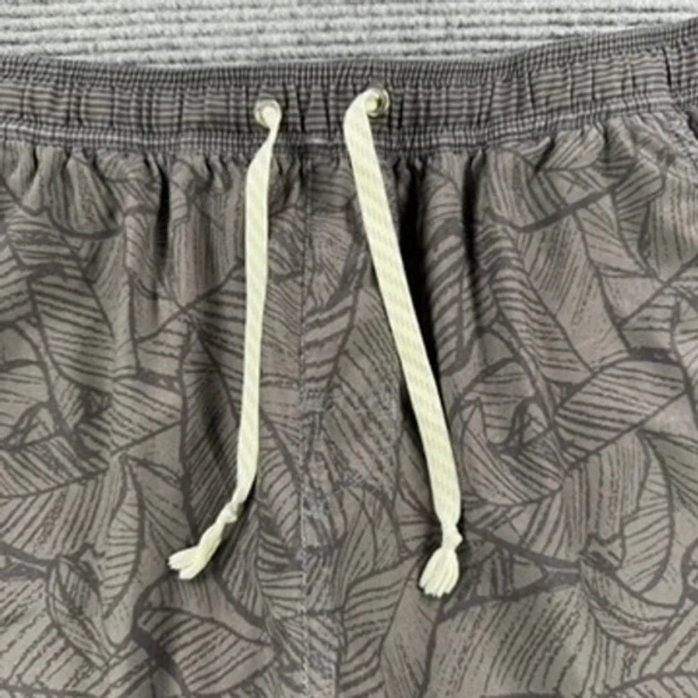 Vuori Kore Short Men 30 Charcoal Grey Palm Leaf Print Lined Athletic No Size Tag